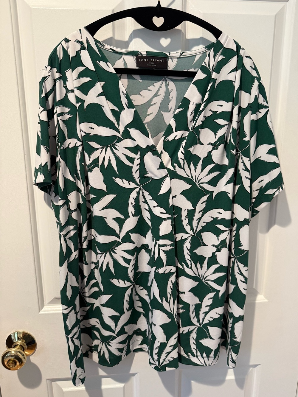 Lane Bryant Green and White Tropical Leaf V-Neck top 14/16